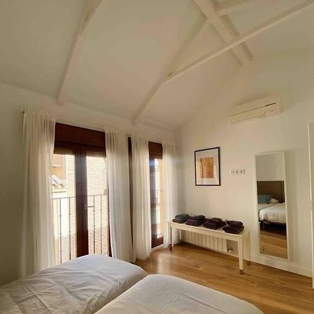 Atico En Toledo Con Terraza Apartment Exterior photo