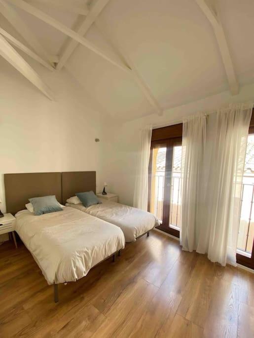 Atico En Toledo Con Terraza Apartment Exterior photo